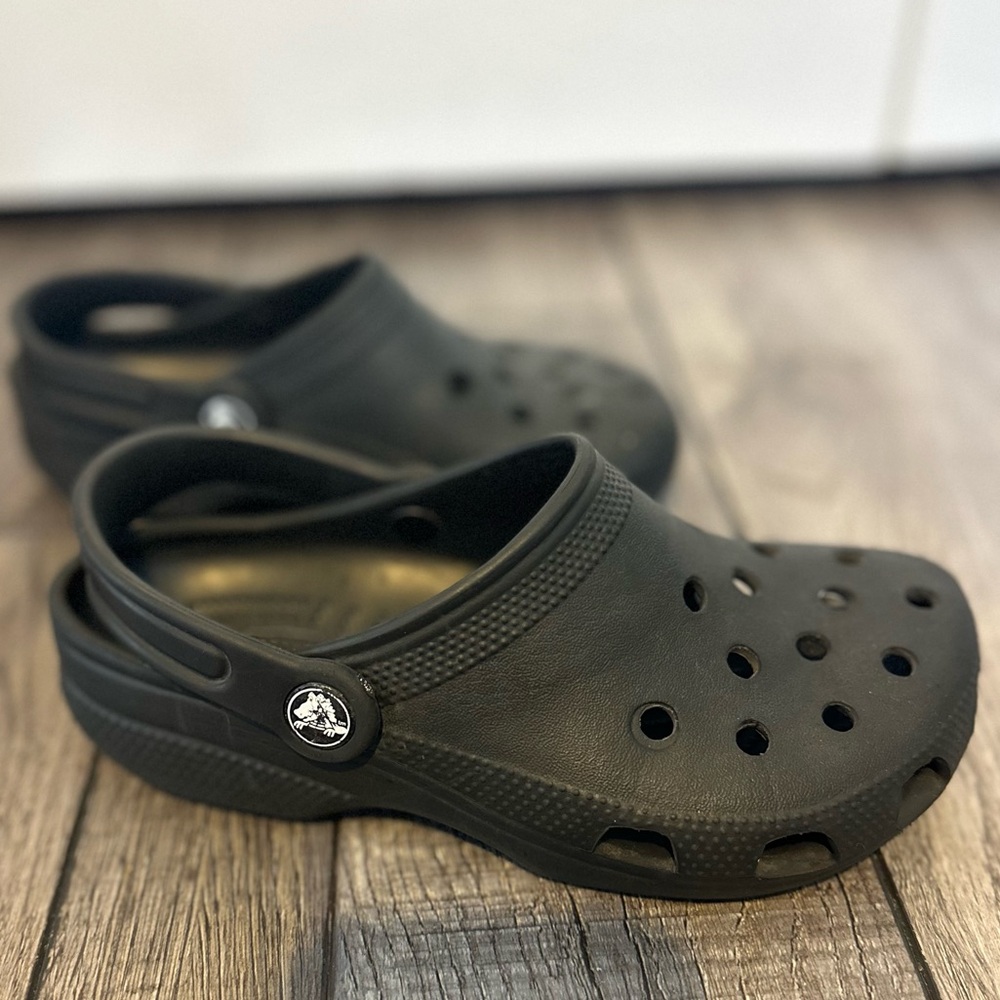Kids Classic Crocs Size 3 Black